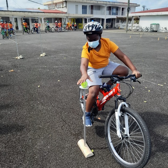Savoir rouler à vélo » : à Saint-Brieuc, les CM2 de l'école de la  Croix-Rouge apprennent à rouler en sécurité