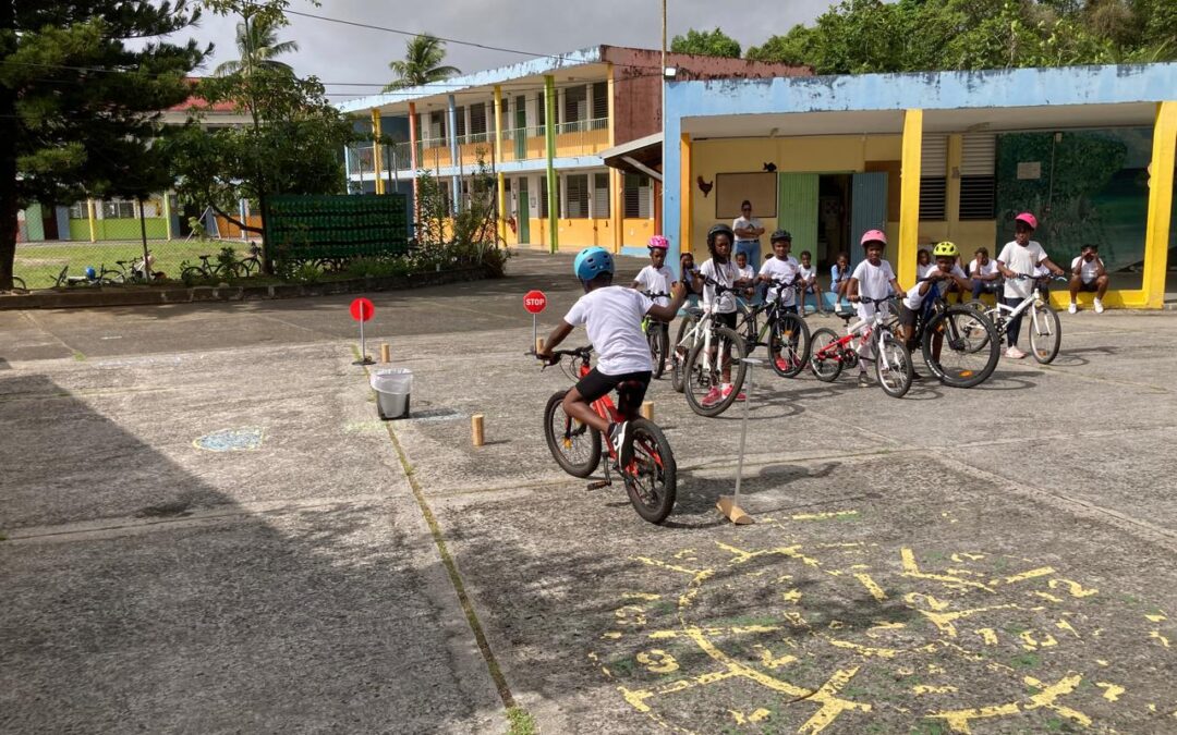 Sensibilisation à la sécurité routière à vélo à l’école élémentaire Félix Duport de Bosredon Morne-à-l’Eau en Guadeloupe